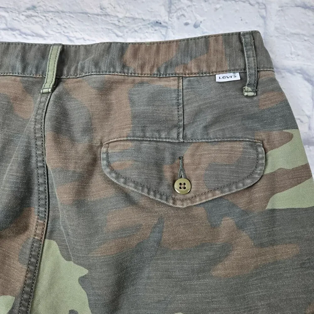 Levis Strauss Camo Men's Cargo Shorts Snap Flap Button Flap Pockets size 31
